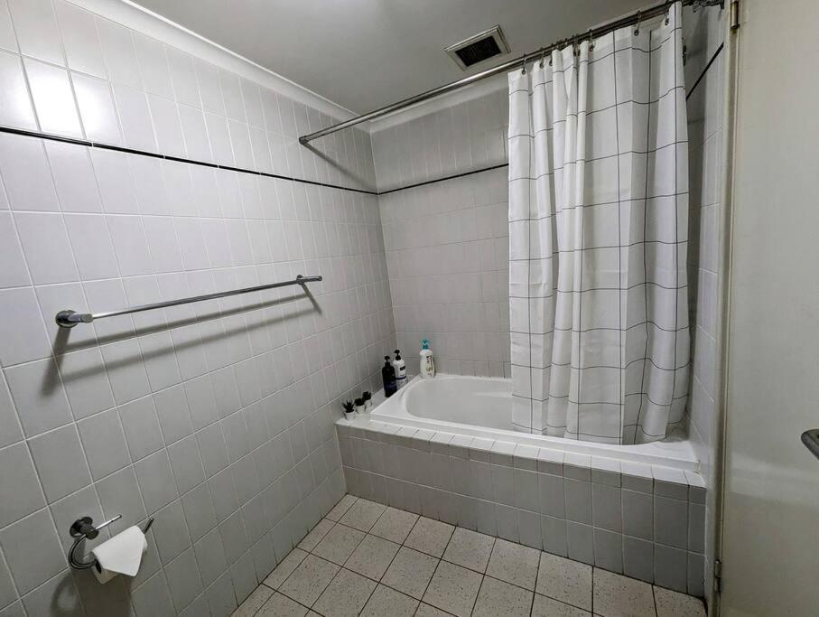 City & Lakeside With Free Parking, Pool And 10 Mins Walk Into The City Perth Dış mekan fotoğraf