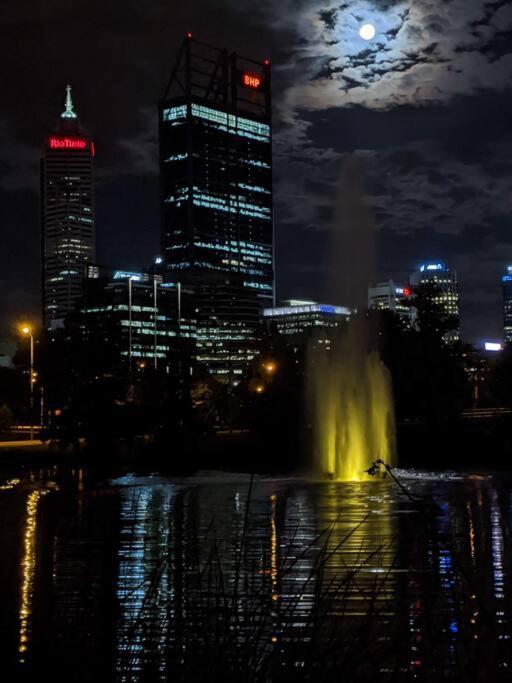 City & Lakeside With Free Parking, Pool And 10 Mins Walk Into The City Perth Dış mekan fotoğraf